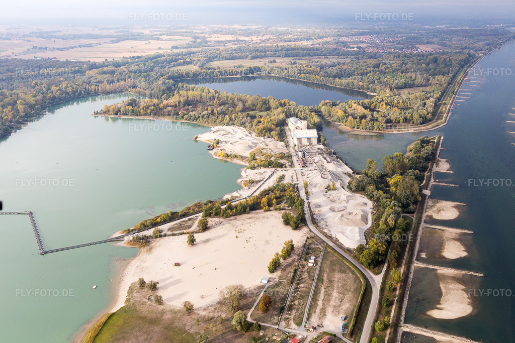 Luftbild: Dyckerhoff Kieswerk Gravières et Sablieères in Seltz im Bundesland Bas-Rhin in Frankreich. Foto: IMG_112041.jpg vom 11.10.2018 durch Werner Riehm/FLY-FOTO.de