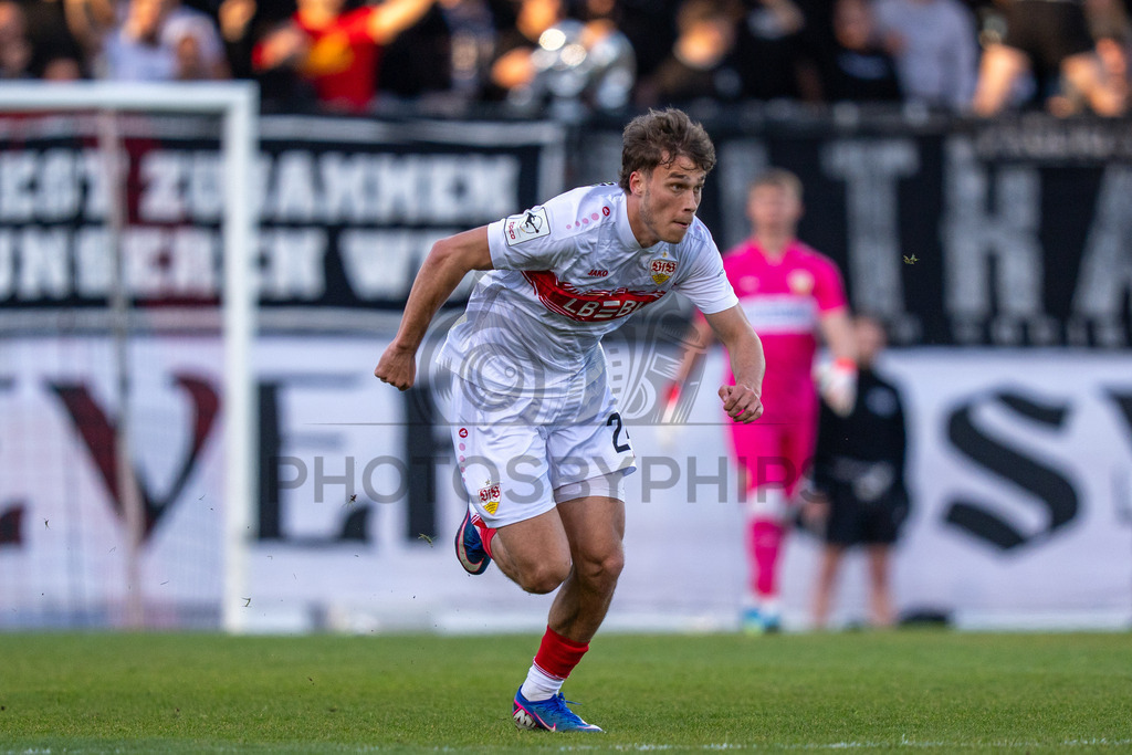 VfB Stuttgart II vs. SSV Ulm 1846 Fussball, Fussball, 3. Liga, 32. Spieltag, 08.04.2026 | Christopher Olivier (VfB Stuttgart II, #24),VfB Stuttgart II vs. SSV Ulm 1846 Fussball, Fussball, 3. Liga, 32. Spieltag, 08.04.2026DFB regulations prohibit any use of photographs as image sequences and/or quasi-video