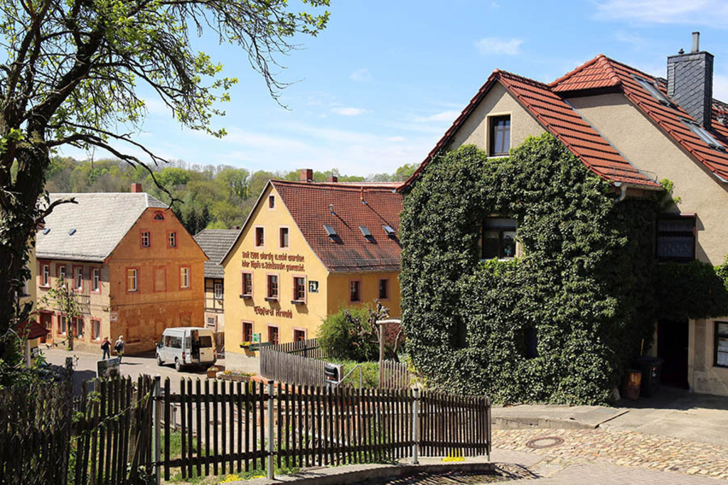 Bildlexikon Leipzig - Kohren-Sahlis | Das Team hinter BILDLEXIKON LEIPZIG bündelt historische wie aktuelle Informationen über die Stadt Leipzig in Text und Bild auf einer Plattform und stellt diese der interessierten Öffentlichkeit zur Verfügung.