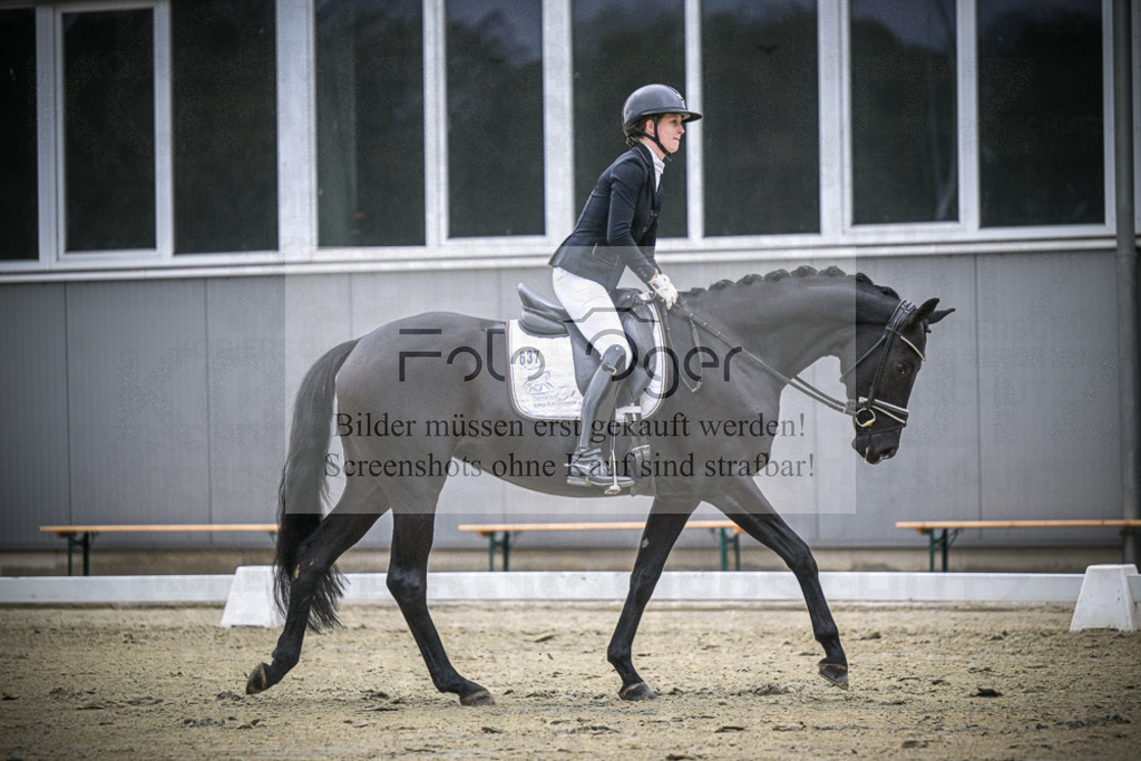 DOS_0957 | Entdecke hochwertige Reitturnierfotos von Foto Oger. Professionell, emotional und authentisch – jetzt Lieblingsmomente im Shop bestellen.Deutschlandweite Turnierfotografie. - Realisiert mit Pictrs.com