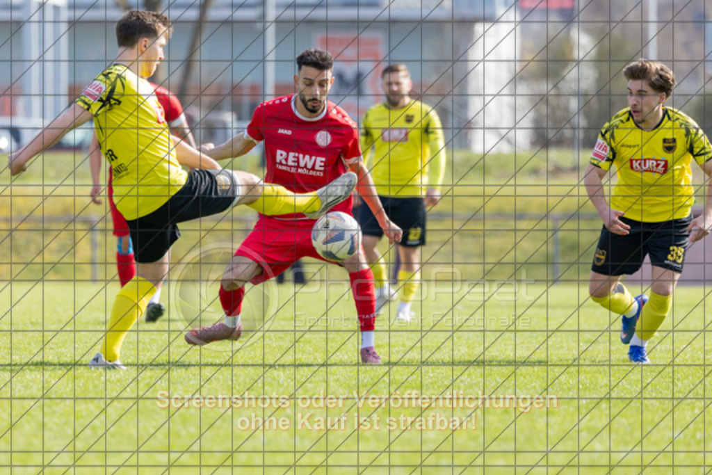 20260322_150506_0092 | Dennis Kleber (1.FC Heiningen #37) und Melih Karahan (1.FC Donzdorf #17)1.FC Donzdorf (rot) vs. 1.FC Heiningen (Gelb), Fußball, Bezirksliga - Bezirk Neckar/Fils, 20. Spieltag, Saison 2025/2026, Rasenplatz Lautertal Stadion, Süßener Straße 16, 73072 Donzdorf, 22.03.2026 - 15:00 Uhr,Foto: PhotoPeet / Event- &amp; Sportfotografie / Peter Harich