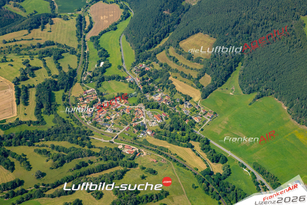Das Luftbild zeigt : Quittelsdorf Königsee - Die Luftaufnahme wurde 2024 vom UL-Flugzeug aus erstellt ( keine Drohne ) - Hochauflösende Luftaufnahme - Für grossformatige Ausdrucke geeignet. Die Geschenkidee !Mit Lizenz und Bildrechte bestellbar