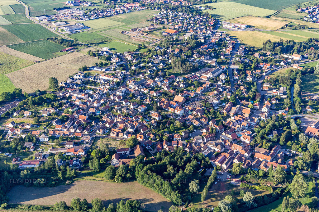 Vue aérienne: Vue de la ville à Val de Moder dans le département Bas Rhin, France. Photo: IMG_115445.jpg prise le 16/06/2019 par Werner Riehm/FLY-FOTO.eu – Résolution de l'original: 5472 x 3648 px