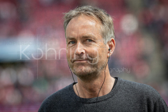 German Bundesliga,  1. FC Koeln - Bayer 04 Leverkusen, 25.04.2026 | KOELN, GERMANY - APRIL 25, 2026 : Kasper Hjulmand (Head Coach Bayer 04 Leverkusen) before the German Bundesliga match on gameday 31 between 1. FC Koeln - Bayer 04 Leverkusen at RheinEnergieSTADION on April 25, 2026 in Koeln, Germany. DFL REGULATIONS PROHIBIT ANY USE OF PHOTOGRAPHS AS IMAGE SEQUENCES AND/OR QUASI-VIDEO.