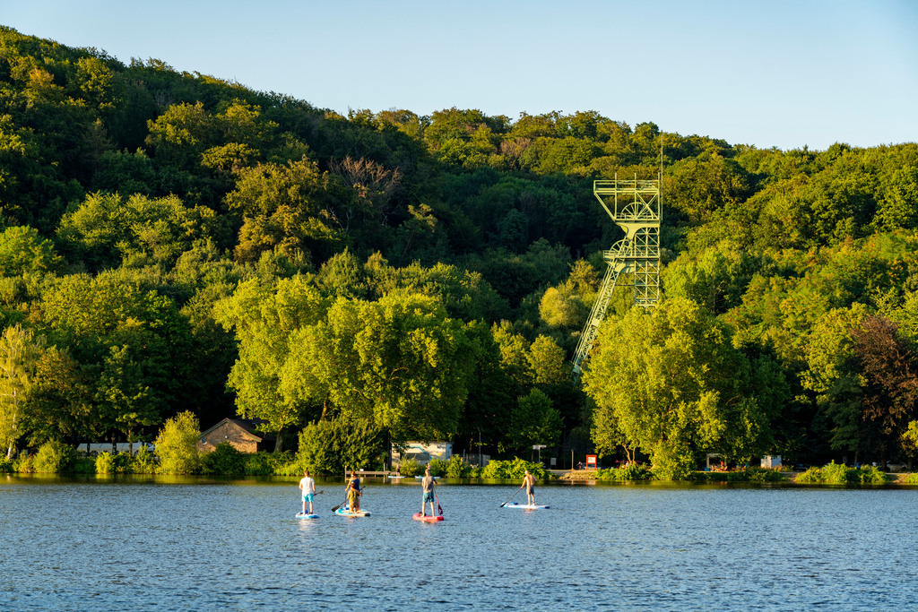 JT-220809 | Baldeneysee,  Stand up Paddler, Sup, Fördergerüst der ehemaligen Zeche Carl Funke in Heisingen, Essen,  NRW, Deutschland,  - Realisiert mit Pictrs.com