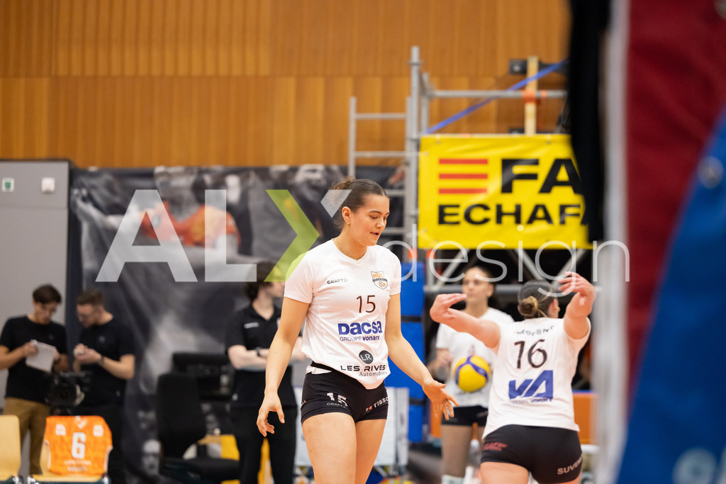 Volleyball I Frauen I Saison 2025-2026 I Volleyball NLA | Women I  Playoffs Finals 1/5 I viteos NUC - VC Kanti Schaffhausen I 06.04.2026 | 15 Alix De Micheli (CH) (Viteos NUC) – Mitte - Realisiert mit Pictrs.com