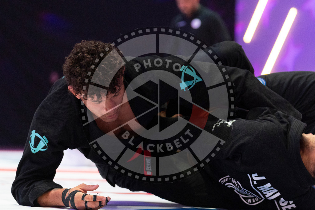 20231109PBB4074 | Fighters compete during the AJP World Professional Championship in the Mubadala Arena in Abu Dhabi, Arab United Emirates, on November 9, 2023.