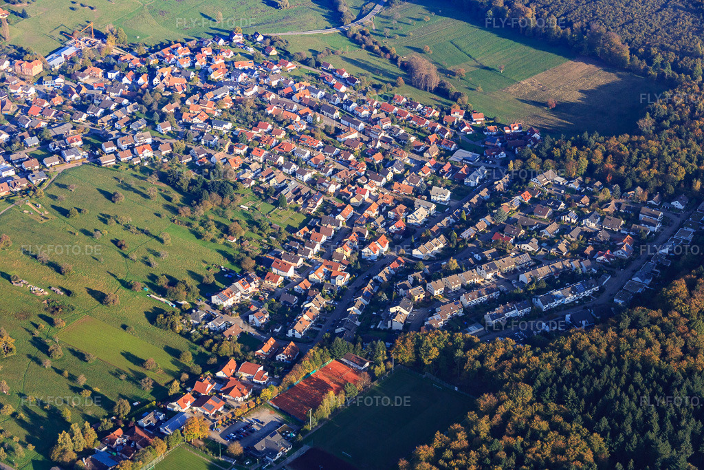 Luftbild: Ortsansicht von Westen im Ortsteil Schöllbronn in Ettlingen im Bundesland Baden-Württemberg in Deutschland. Foto: IMG_075370.jpg vom 26.10.2014 durch Werner Riehm/FLY-FOTO.deAuflösung des Originals: 5472 x 3648 px