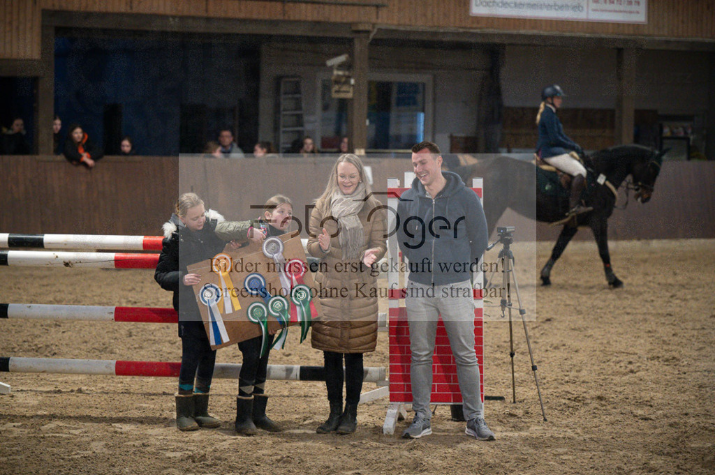 Hallenreittunier Voxtrup 2023 | Entdecke hochwertige Reitturnierfotos von Foto Oger. Professionell, emotional und authentisch – jetzt Lieblingsmomente im Shop bestellen.Deutschlandweite Turnierfotografie. - Realisiert mit Pictrs.com