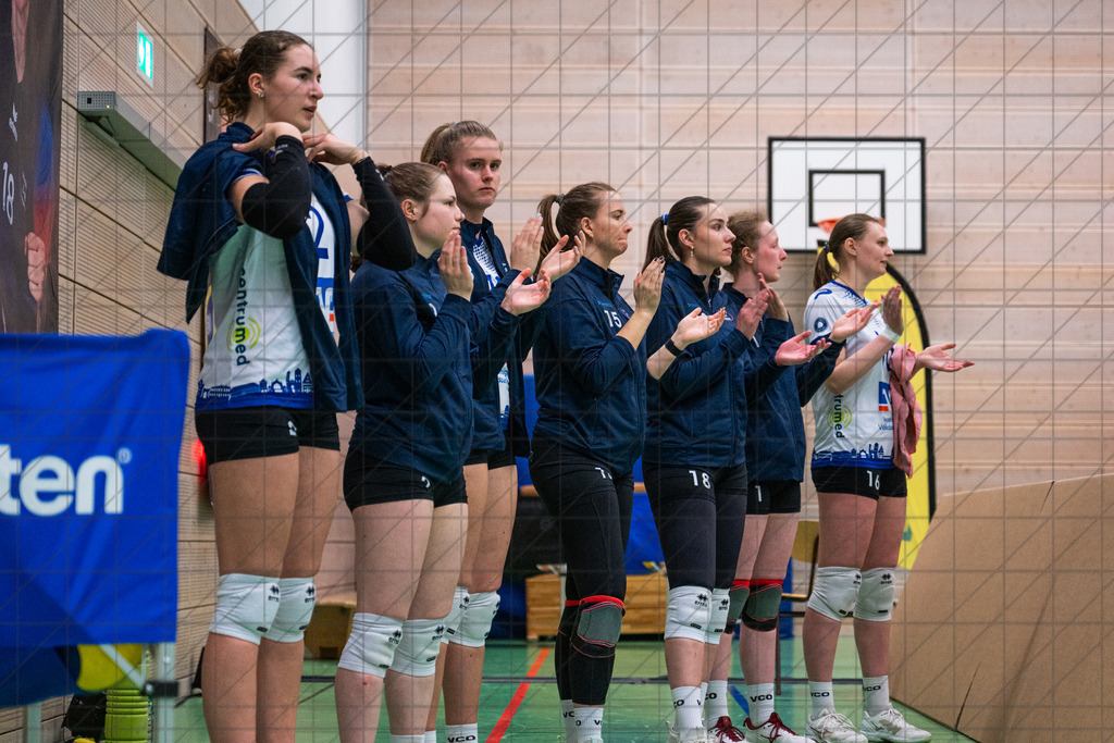 2. VBLF Nord 25/26 | Spiel 4113 | VC Osnabrück vs. SFF Bonn | Die Bank war die ganze Zeit dabei. //  21.03.26: 2. VBLF Nord 25/26 | Spiel 4113 | VC Osnabrück vs. SFF Bonn / Osnabrück / Deutschland  //   CREDIT:www.bullenfotos.de, Martin König, Hörner Weg 40, D-49078 Osnabrück, +4917663732967 // Nutzung und Weitergabe nur zu den vereinbarten Zwecken. Presseanfragen an Ersteller. Alle Rechte beim Ersteller. Honorierung nach MFM. - Realisiert mit Pictrs.com