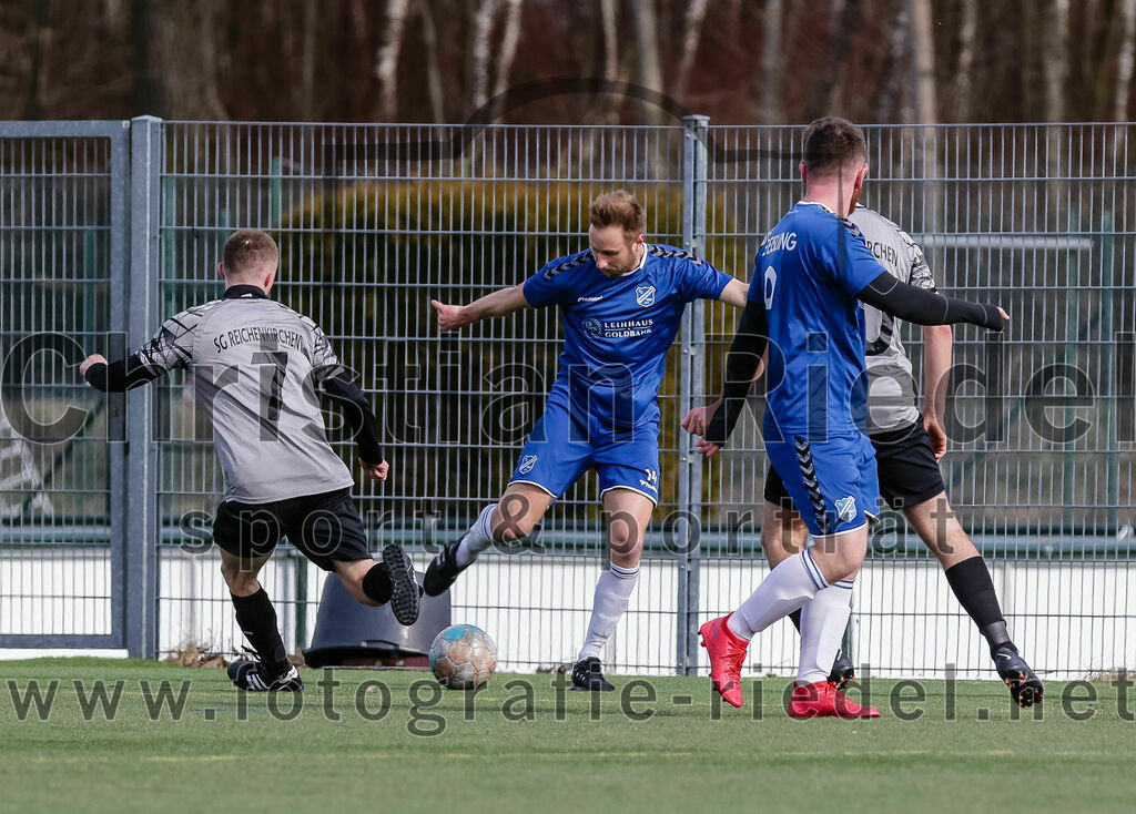 2024-02-24_051_FC_Langengeisling_II_gegen_SG_Reichenkirchen | Erding, Deutschland, 24.02.2024:
Fußball, Kreisklasse 2023 / 2024, Testspiel, FC Langengeisling II gegen SG Reichenkirchen, Endergebnis: 7:1

Georg Fink (SG Reichenkirchen, #7), Kilian Kaiser (FC Langengeisling, #14), Sinan Ukshini (FC Langengeisling, #9)

Foto: Christian Riedel / fotografie-riedel.net