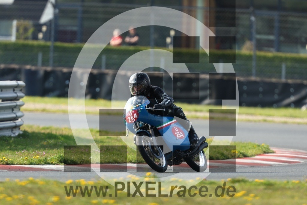 u254-20260418_00432 | Schöne Erinnerungen an spannende Momente - das festzuhalten ist unser Job. PIXELrace.de ist seit 2003 auf den Rennstrecken Europas unterwegs um die Action draußen beim Fahren und die wunderbare Stimmung imm Fahrerlager für euch einzufangen.