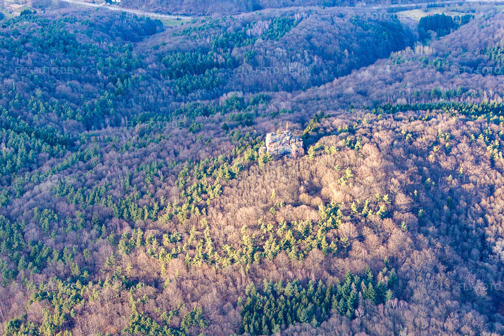 Luftbild: Kletterfels in Waldhambach im Bundesland Rheinland-Pfalz in Deutschland. – Foto: IMG_62104.jpg vom 23.02.2014 durch Werner Riehm/FLY-FOTO.de – Auflösung des Originals: 4752 x 3168 px