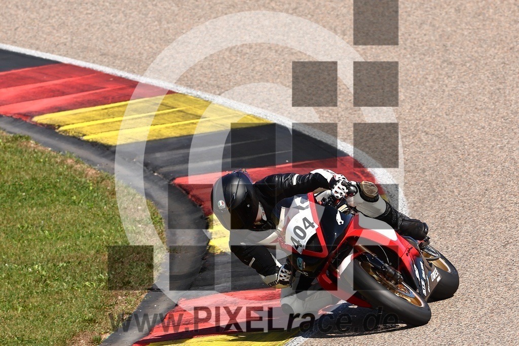 0404-20240820_04333 | Schöne Erinnerungen an spannende Momente - das festzuhalten ist unser Job. PIXELrace.de ist seit 2003 auf den Rennstrecken Europas unterwegs um die Action draußen beim Fahren und die wunderbare Stimmung imm Fahrerlager für euch einzufangen.