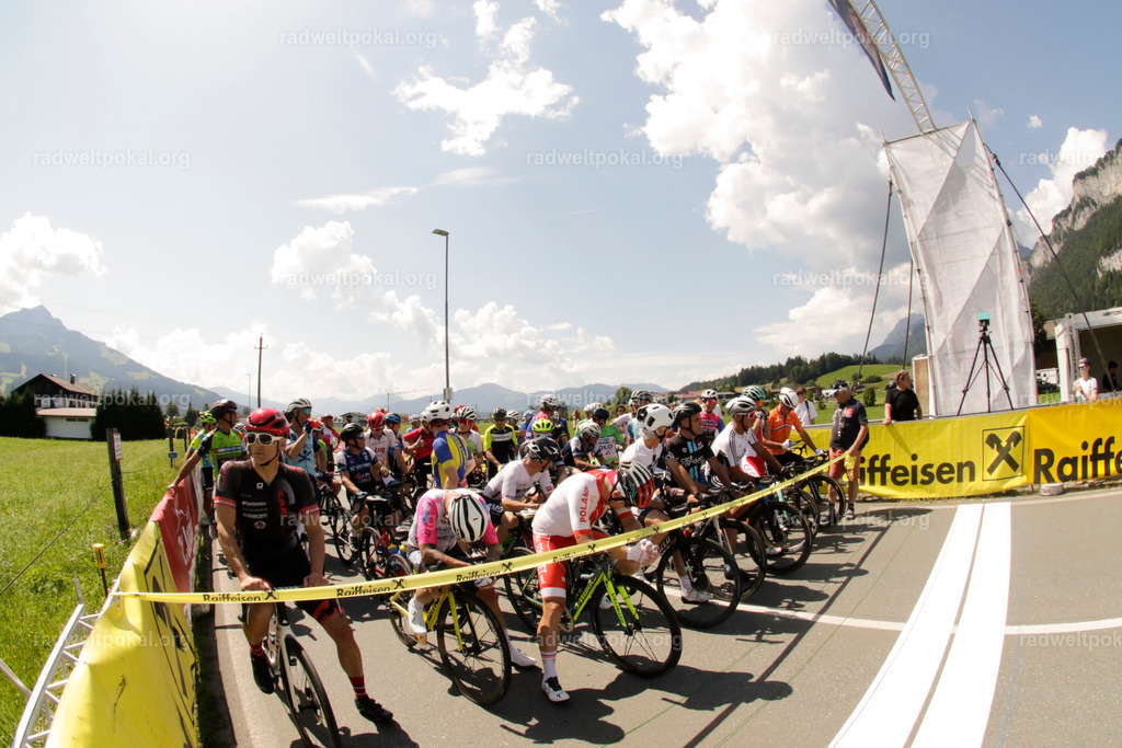 655_20230817_Bewerb_Maenner_Muehlanger | AUT - OESTERREICH, 2023-08-16: SPORT RENNRAD-FAHREN - 55. INTERNATIONALER RADWELTPOKAL IN ST. JOHANN IN TIROL  - Vintage-Radrennen mit WM-Bronze-Medaillen-Siegerin Christina Schweinberger, den Teilnehmer und Alexander Baumann (vom Orginastions-Team) - TAG 2 BEWERB MAENNER IN SECHS GRUPPEN  ; Foto: Roland Muehlanger