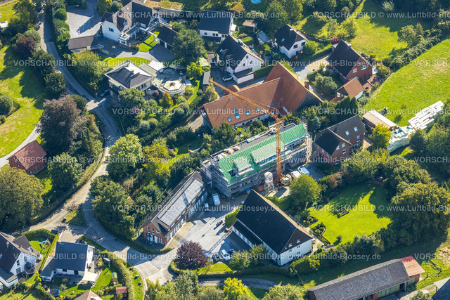 Menden220901289 | Luftbild, Baustelle mit Neubau Renovierung, Schwitter Dorfstraße 13d, Schwitten, Menden, Ruhrgebiet, Nordrhein-Westfalen, Deutschland