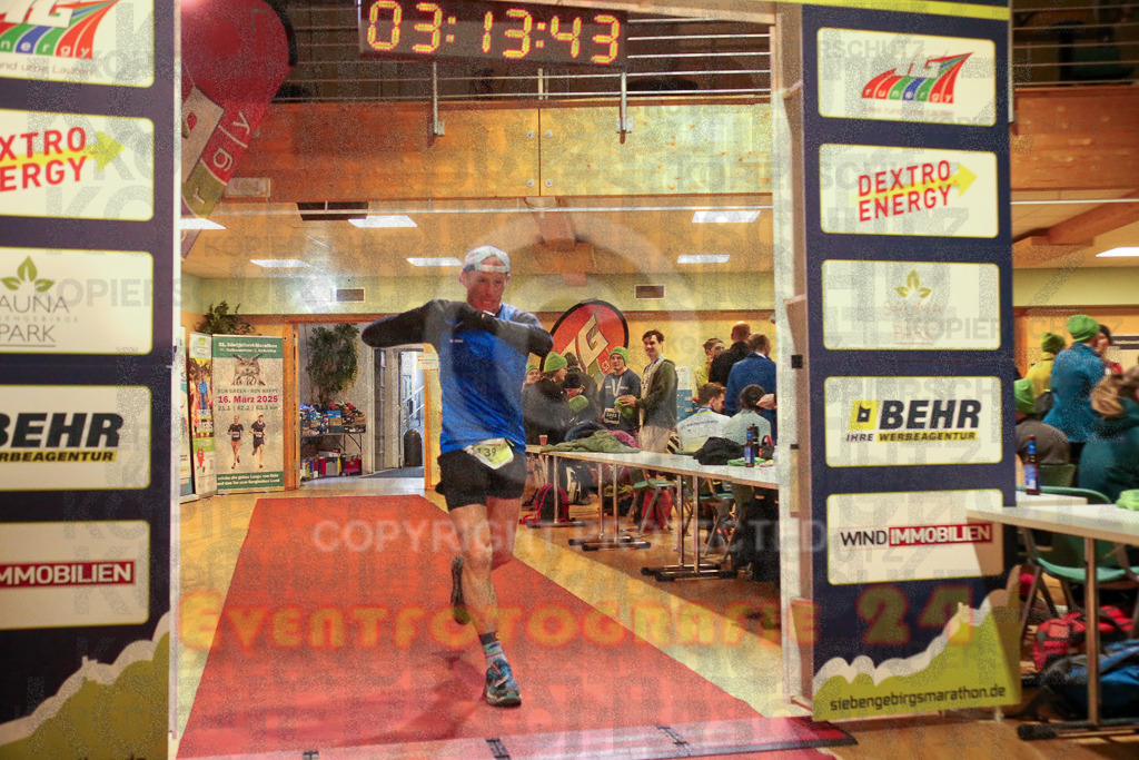 241208_1216_EX1_7489 | Sportfotografie im Rhein-Sieg Kreis, Köln, Bonn, NRW, Rheinland Pfalz, Hessen, etc. Unser Tätigkeitsfeld umfasst den Laufsport vom Volkslauf über den Marathon, Duathlon, Triathon bis zum Ultralauf wie Kölnpfad Ultra oder Schindertrail.