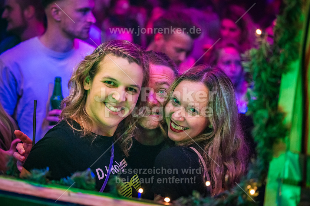 26-11-2024-RUDOLPHS-SCHLITTENBAR-LEIPZIG-LEIPZIG-COPYRIGHT-JON-RENKER-BILD-0022 | Erleben Sie unvergessliche Momente mit unserem professionellen Eventfotografen. Wir fangen Emotionen und Höhepunkte Ihrer Veranstaltung ein – von Festivals über Firmenfeiern bis zu Jubiläen. Vertrauen Sie auf kreative Perspektiven und hochwertige Bilder.  - Realisiert mit Pictrs.com