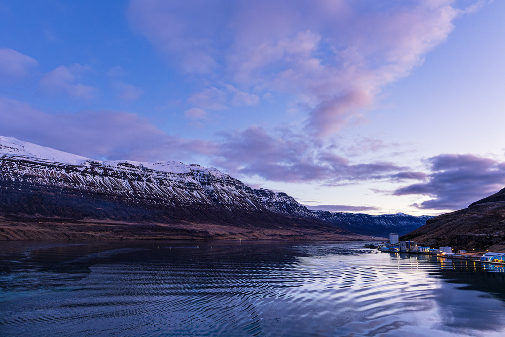 Der Fjord Seyðisfjörður im Osten von Island | Der Fjord Seyðisfjörður im Osten von Island.