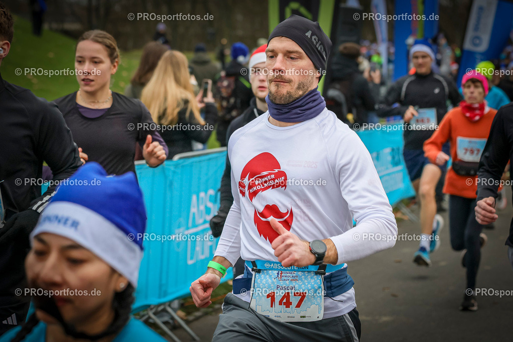 6. Bonner Nikolauslauf; Bonn, 14.12.2025 | Impressionen vom 6. Bonner Nikolauslauf am 14.12.2025 in Bonn (Nordrhein-Westfalen). 