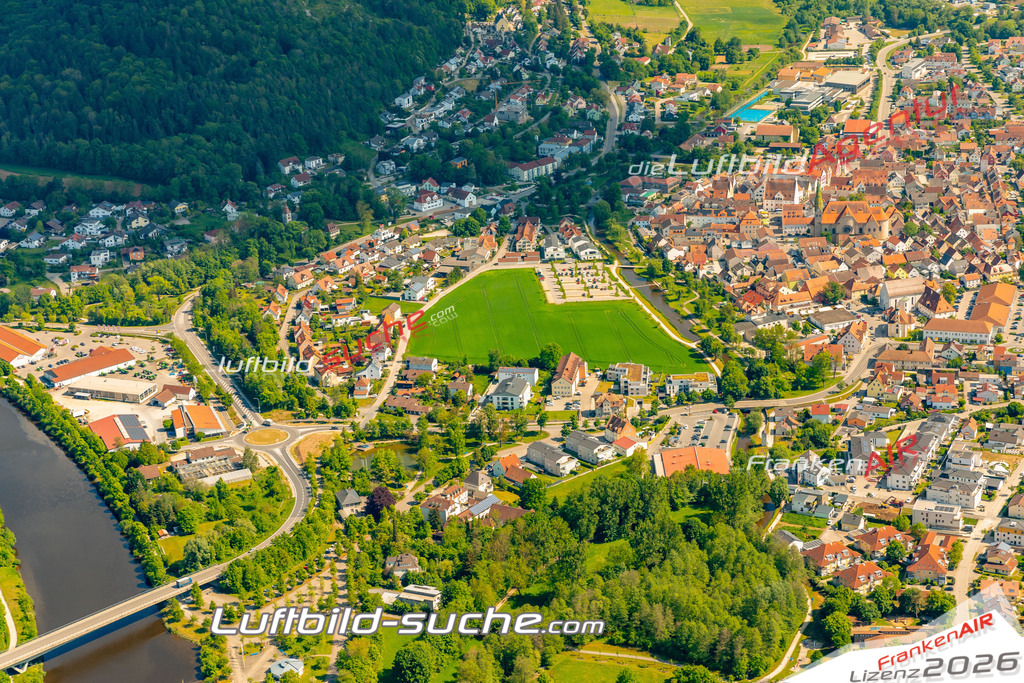 Das Luftbild zeigt :  Beilngries - Die Luftaufnahme wurde 2024 vom UL-Flugzeug aus erstellt ( keine Drohne ) - Hochauflösende Luftaufnahme - Für grossformatige Ausdrucke geeignet. Die Geschenkidee !Mit Lizenz und Bildrechte bestellbar