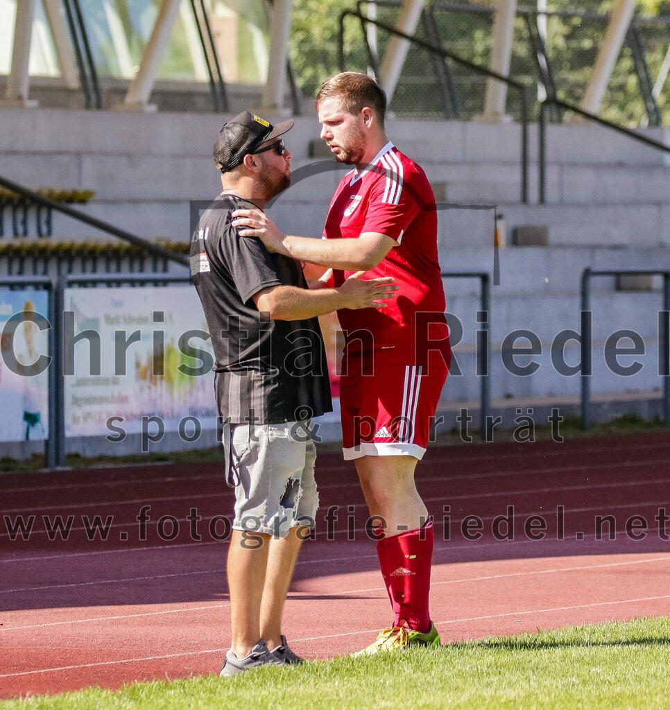 2023-08-19_008_SG_Markt_Schwaben_II_gegen_TSV_Ottobrunn_III | Markt Schwaben, Deutschland, 19.08.2023:
Fußball, C-Klasse 2023 / 2024, 1. Spieltag, (SG) Markt Schwaben II gegen TSV Ottobrunn III, Endergebnis: 0:4

Stefan Tschiesche (SG Markt Schwaben, #4) nach der roten Karte

Foto: Christian Riedel / fotografie-riedel.net