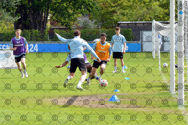 RGE_9435b | Hertha BSC, 2.Bundesliga, Herren, Training, Saison 2025/26, Elias Aslanidis ( Hertha BSC ),  Montag 04.05. 2026,   Fotograf:   Ralf Gebhardt - Realisiert mit Pictrs.com