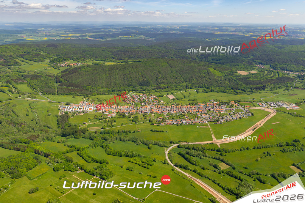 Das Luftbild der Stadt Sandberg wurde 2022 vom Flugzeug heraus erstellt (keine Drohnen-Aufnahmen) Aufnahmehöhe ca.450 Meter- hohe Bildauflösung und Druck-Qualität. Garantiert!