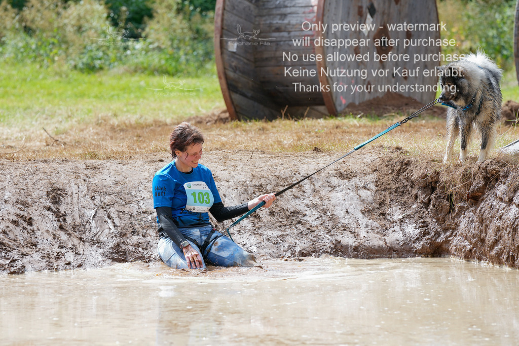 Schlamm_mit_Hund (296 von 460) | stephaniefillaphotographie - Realisiert mit Pictrs.com
