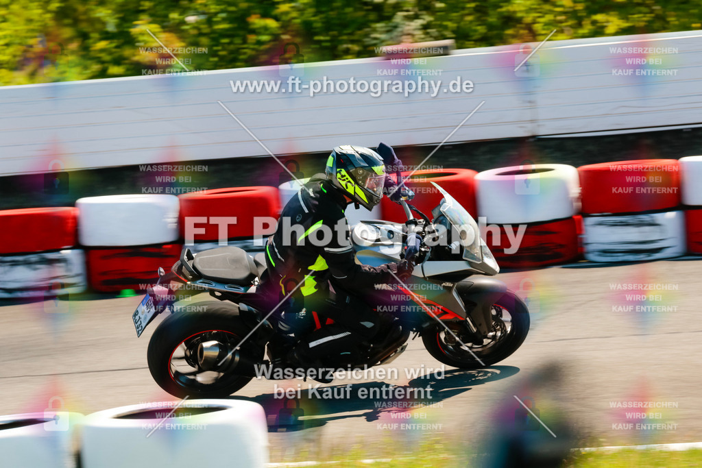 Moto-TeamOBK-21882 | Hier findet Ihr Bilder von Touristenfahrten auf der Nürburgring Nordschleife oder von anderen Veranstaltungen die ich besucht habe. Viel Spass beim Durch Schauen 