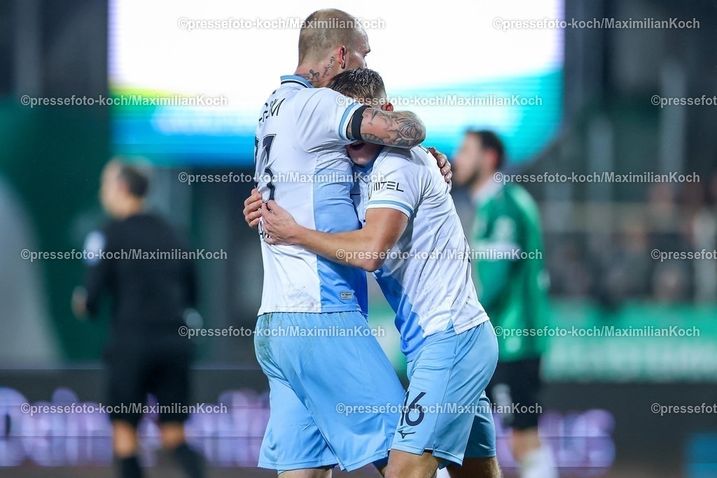 PRM06022601085 | 06.02.2026, Fußball, Preußen Münster - VfL Bochum, 2. Fußball Bundesliga,  Preußenstadion, 21.Spieltag, Saison 2025 2026: Torjubel nach dem Tor zum 1:1 durch Torschütze Koji Miyoshi&nbsp;(VfL Bochum #23) im Bild Callum Marshall (VfL Bochum #16)  zusammen mit Philipp Hofmann&nbsp;(VfL Bochum #33)   DFB regulations prohibit any use of photographs as image sequences and or quasi-video.
