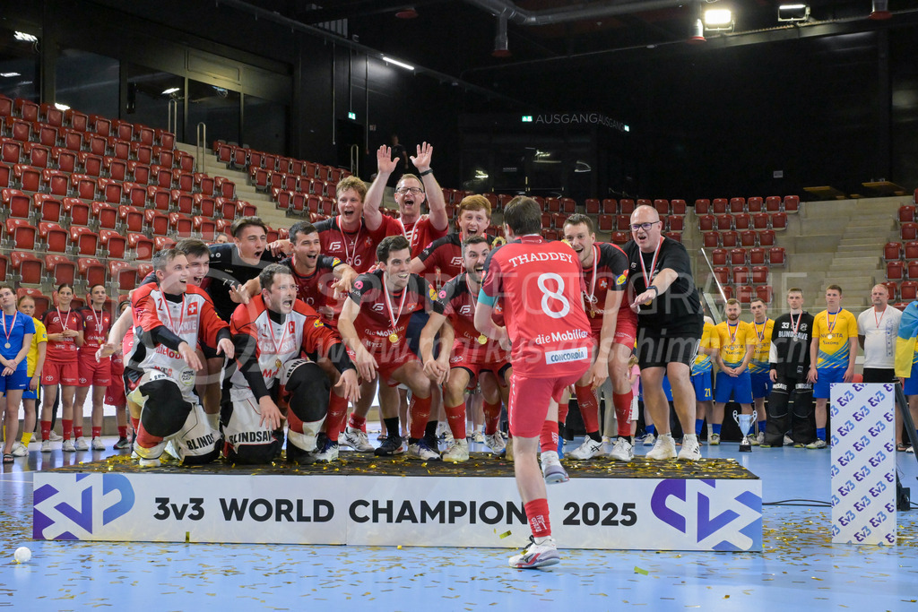 3v3 World Floorball Championships 2025 - Medal Ceremony | Switzerland wins the gold medal and becomes world champion, during 3v3 World Floorball Championships 2025, Switzerland: 03.05.2025, Winterthur, AXA ArenaEvent page: <a href="https://www.u19wfc2025.ch/">www.u19wfc2025.ch</a>Credit: Markus Aeschimann, <a href="https://markus-aeschimann.ch">markus-aeschimann.ch</a>Instagram: <a href="https://instagram.com/sportfotografie.aeschimann">@sportfotografie.aeschimann</a> - Realisiert mit Pictrs.com
