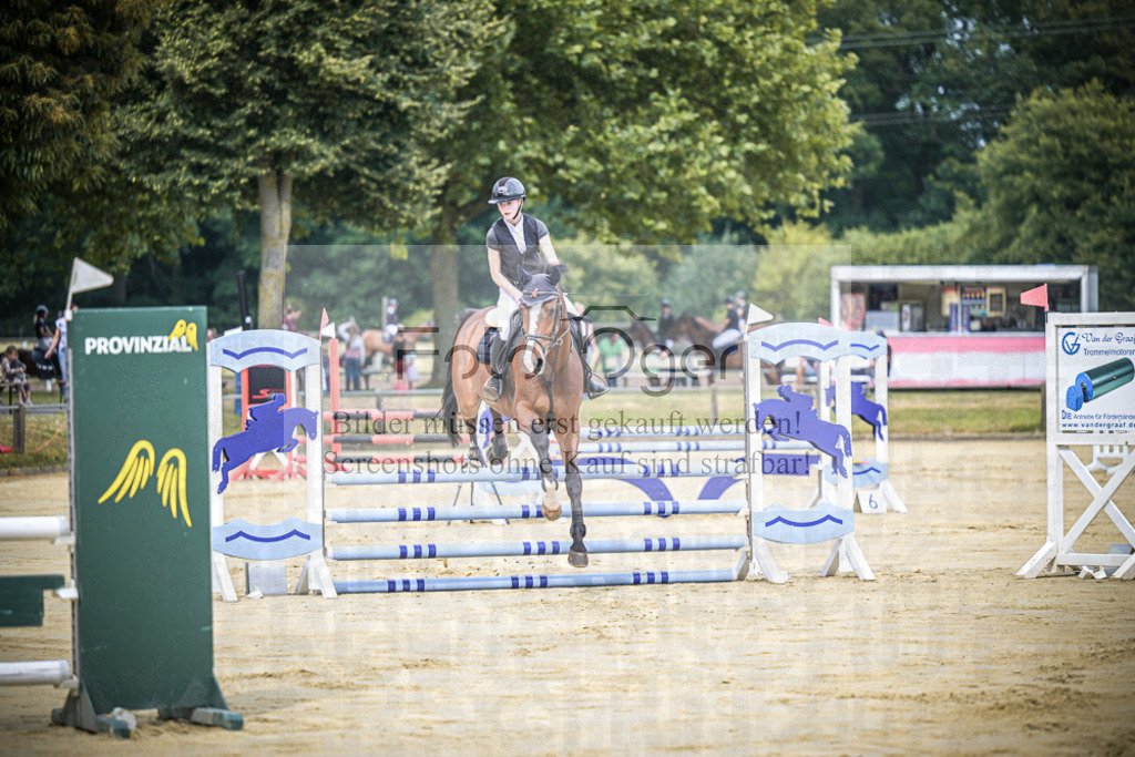 DOS_6992 | Entdecke hochwertige Reitturnierfotos von Foto Oger. Professionell, emotional und authentisch – jetzt Lieblingsmomente im Shop bestellen.Deutschlandweite Turnierfotografie. - Realisiert mit Pictrs.com