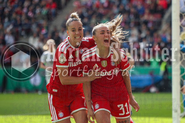 14.05.2026, GER, Fussball, Frauen, DFB-Pokal, Finale, Saison 2025/2026, VfL Wolfsburg - FC Bayern München | Gerogia Stanway (Bayern) Torjubel, jubelt nach ihrem Treffer zum 0:1 mit Giulia Gwinn (Bayern)