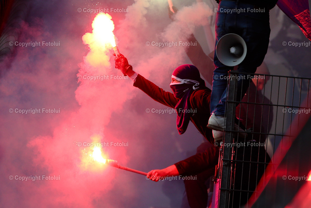 A_LUI_20230304_0030 | SPORT FUSSBALL ADMIRAL BUNDESLIGA SV RIED VS AUSTRIA WIEN
IM BILD: Fans (Austria Wien)
FOTO:FOTOLUI/UW