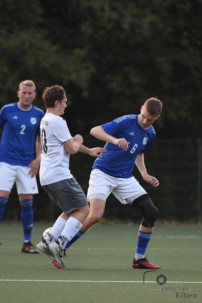 GVO Oldenburg 2-SV GOTANO | Herren Kreisliga; GVO Oldenburg 2 (weiß)-SV GOTANO (blau) am 15.08.2025 in Oldenburg (Sportanlage GVO); Photo: Philip Eiben 2025 - Realisiert mit Pictrs.com