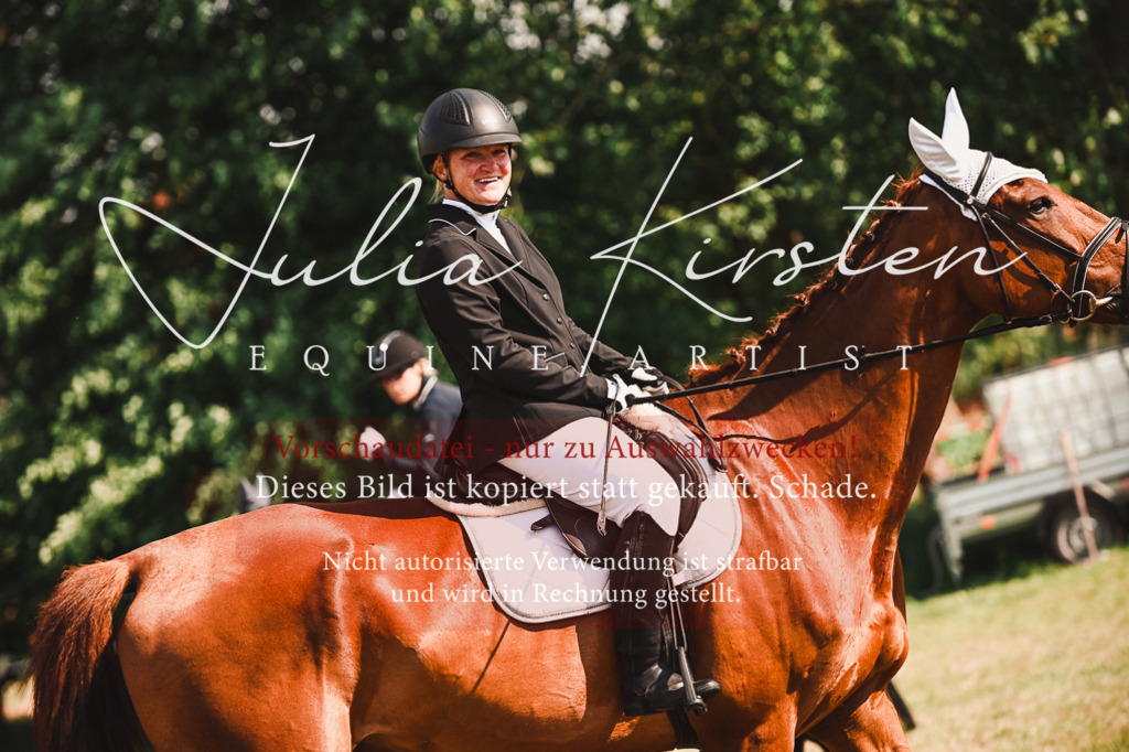 DSC_7306 | Pferde- und Turnierfotografie in Westsachsen. Pferdeportraits, Auftragszeichnungen und intuitive Kunst.