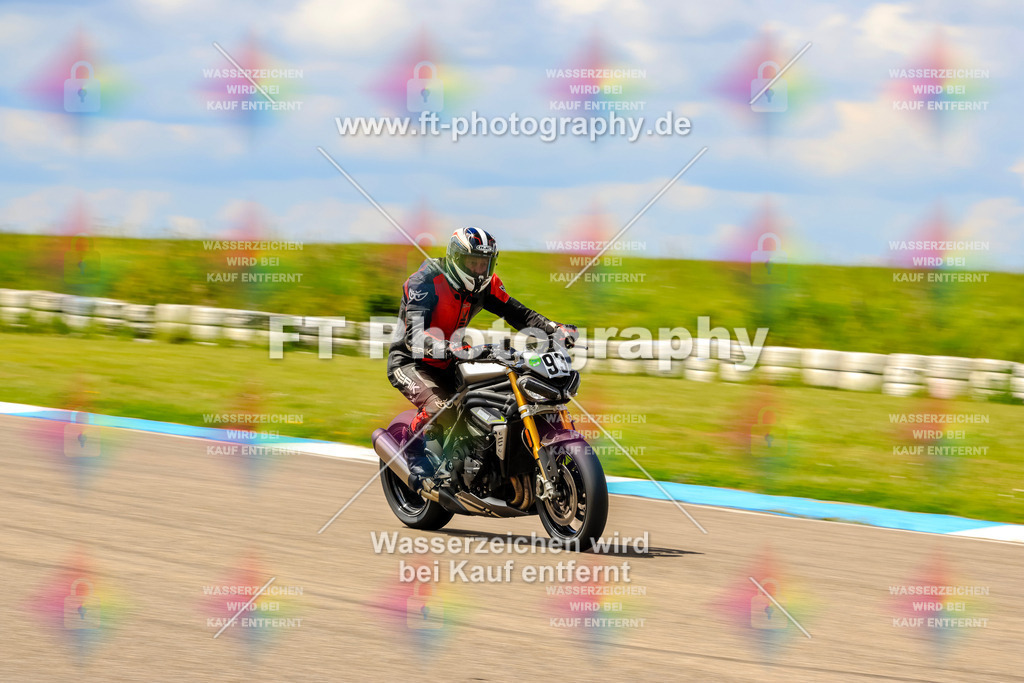 MotoTeam-0586 | Hier findet Ihr Bilder von Touristenfahrten auf der Nürburgring Nordschleife oder von anderen Veranstaltungen die ich besucht habe. Viel Spass beim Durch Schauen 