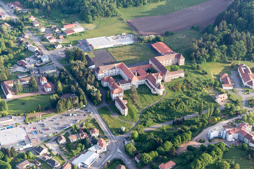 Vue aérienne: Monastère à Bitche dans le département Moselle, France. Photo: IMG_107241.jpg prise le 18/05/2018 par Werner Riehm/FLY-FOTO.euRésolution de l'original: 5472 x 3648 px