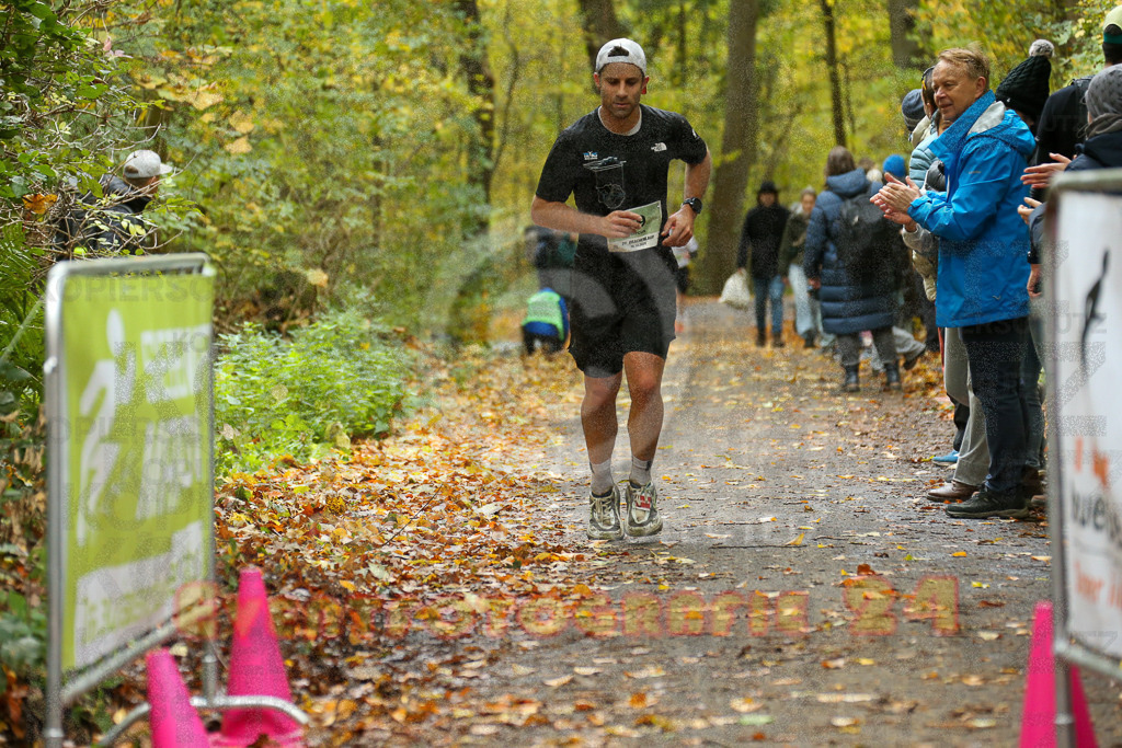 251026_1229_EX1_0529 | Sportfotografie im Rhein-Sieg Kreis, Köln, Bonn, NRW, Rheinland Pfalz, Hessen, etc. Unser Tätigkeitsfeld umfasst den Laufsport vom Volkslauf über den Marathon, Duathlon, Triathon bis zum Ultralauf wie Kölnpfad Ultra oder Schindertrail.