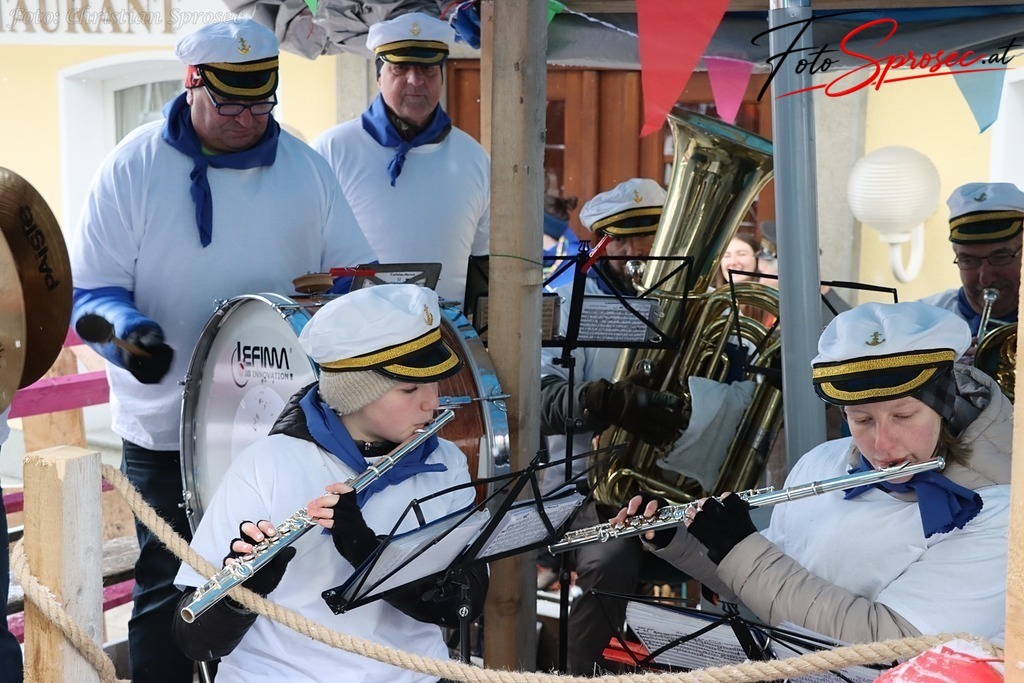fasching2026-mariazell (14) | Mit meiner Kamera halte ich besondere Augenblicke, faszinierende Landschaften und interessante Details fest. Dabei entstehen ganz unterschiedliche Aufnahmen – von stimmungsvollen Landschaftsfotografien und beeindruckenden Drohnenaufnahmen über Pressefotos - Realisiert mit Pictrs.com
