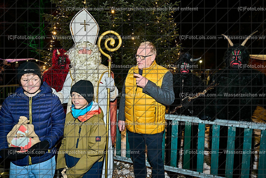 ALP4850_Wieselburger Advent_NikolausAbend | (C)FotoLois.com, Alois Spandl, WIESELBURGER ADVENT, der Nikolaus kommt zu den Kindern und bringt Geschenke, Fr 8. Dez. 2023.