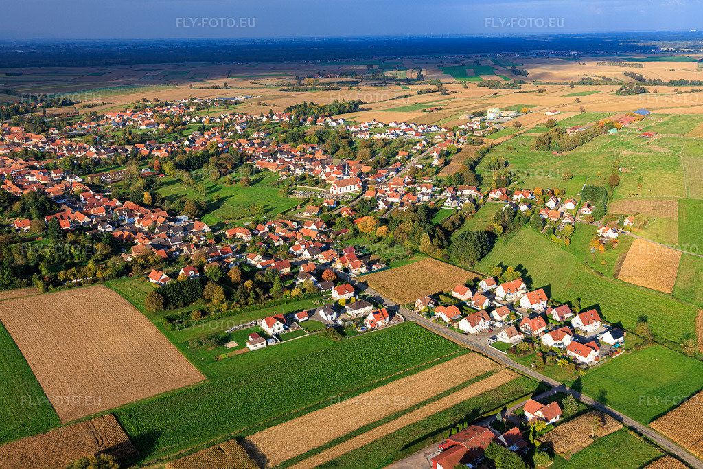 Vue aérienne: Rue des Forgerons à Seebach dans le département Bas Rhin, France. Photo: IMG_150126.jpg prise le 11/10/2025 par Werner Riehm/FLY-FOTO.eu – Résolution de l'original: 6000 x 4000 px