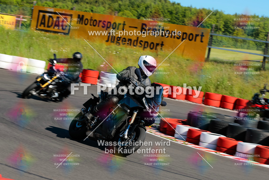 Moto-TeamOBK-21327 | Hier findet Ihr Bilder von Touristenfahrten auf der Nürburgring Nordschleife oder von anderen Veranstaltungen die ich besucht habe. Viel Spass beim Durch Schauen 