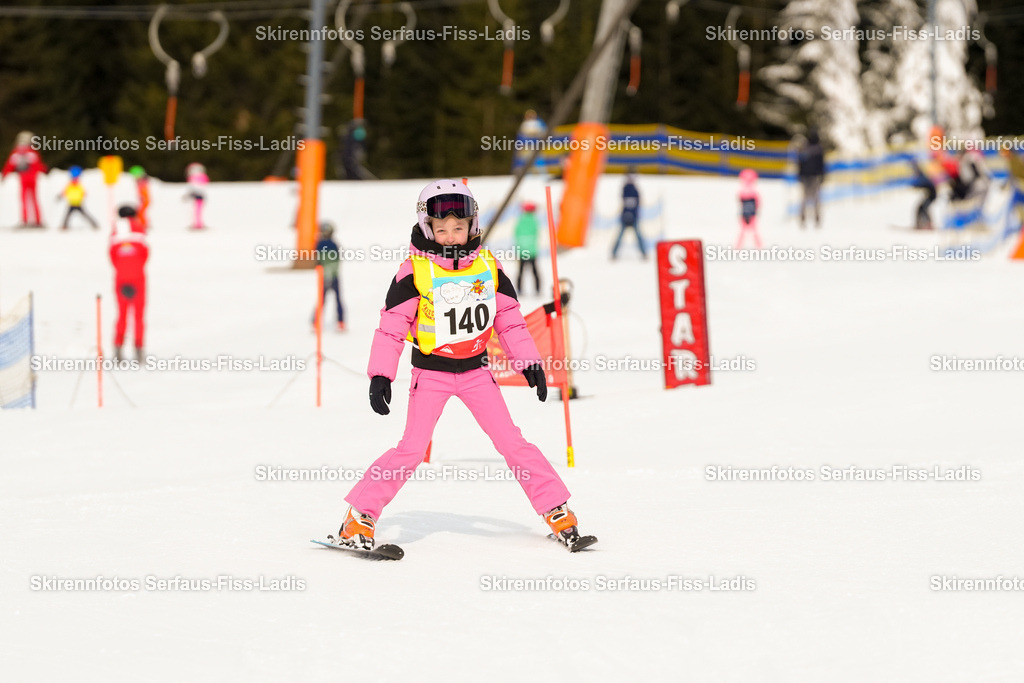 SRF_02.01.2026_0118 | Skirennfotos,Serfaus,Fiss,Ladis,Kinderskirennen,Winter,Tirol,Oberland,skirace,SFL,feelfree,weil wir's genießen,ski,Ski,skifahren,Sonnenplateau, - Realisiert mit Pictrs.com