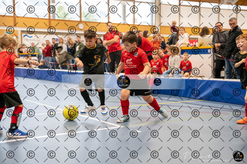 20241124_FCR-Hallenturnier-G_1_029 | Sport und Naturfotografie von Roberto Esposito zeigt echte Momente Bewegung und die Schönheit der Natur. Ausdrucksstarke Bilder schaffen Emotionen.
