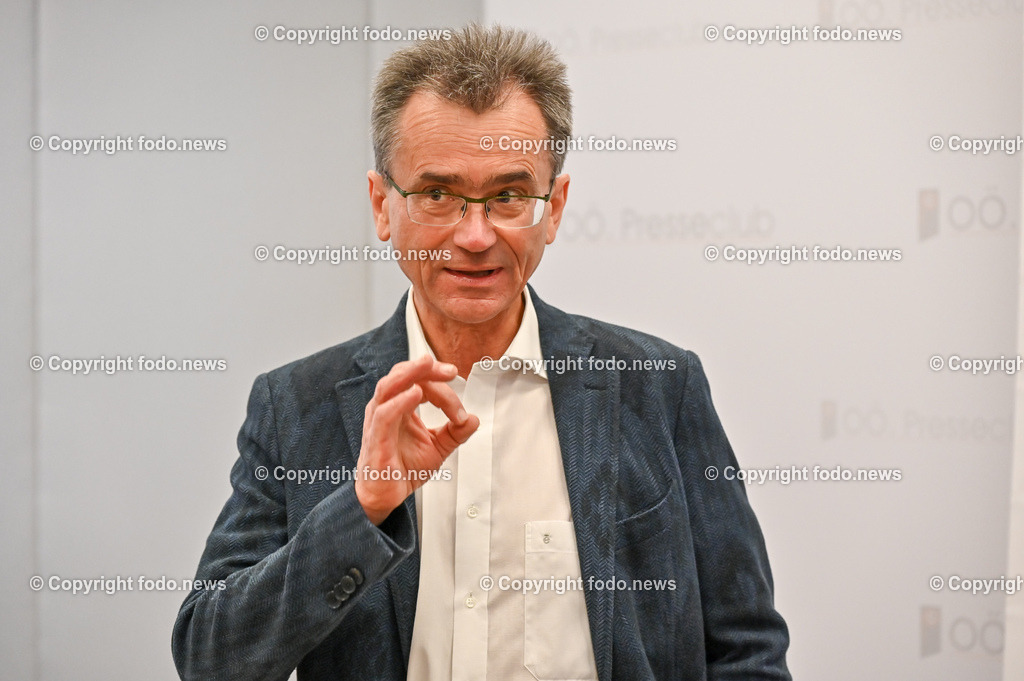 Pressekonferenz Aerztekammer für Ooe_ Neue Formen der Finanzierung im Gesundheitssystem_ 03.01.2023-15 | 03.01.2023, Presseclub Linz, AUT, Pressekonferenz Aerztekammer für Ooe, Neue Formen der Finanzierung im Gesundheitssystem, im Bild Peter Niedermoser (Praesident der Ooe-Aerztekammer)