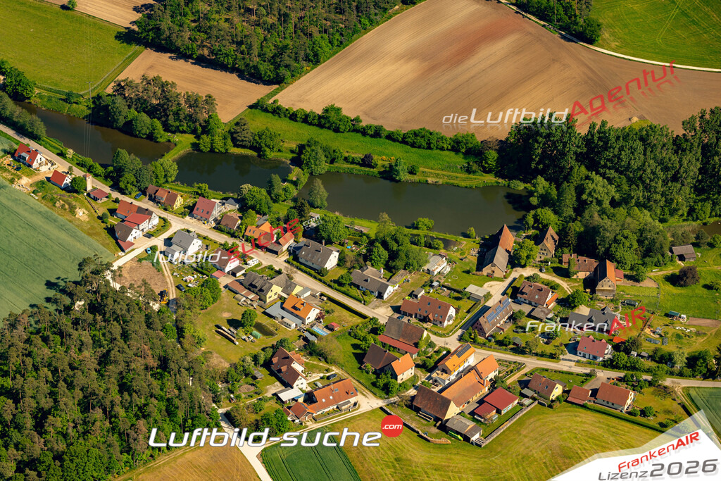 Das Luftbild zeigt : Dürrenmungenau Abenberg - Die Luftaufnahme wurde 2024 vom UL-Flugzeug aus erstellt ( keine Drohne ) - Hochauflösende Luftaufnahme - Für grossformatige Ausdrucke geeignet. Die Geschenkidee !Mit Lizenz und Bildrechte bestellbar