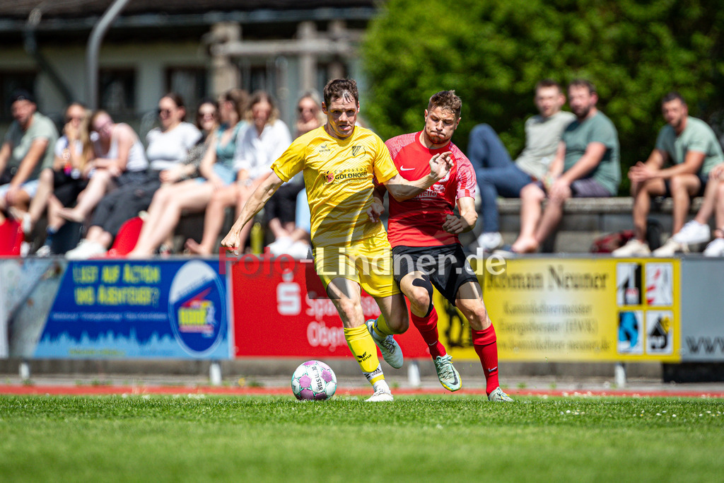 TSV Peißenberg vs SV Münsing-Ammerland | Abstiegs Qualifikationsrunde Kreisliga Gruppe C, TSV Peißenberg vs SV Münsing-Ammerland, 20240511,
Duell zwischen Lukas HAUPTMANN (SVM 15) und Philipp SOLLEDER (TSVP 7),
2024-05-11 in Peißenberg (Sportplatz Peißenberg)
Lukas HAUPTMANN (SVM 15), Philipp SOLLEDER (TSVP 7)
Copyright: WolfgangxLindner www.foto-lindner.de