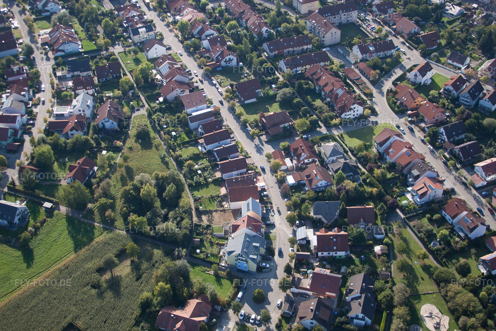 Luftbild: Langensteinbach, Mozartstr im Ortsteil Langensteinbach in Karlsbad im Bundesland Baden-Württemberg in Deutschland. Foto: IMG_45163.jpg vom 21.09.2011 durch Werner Riehm/FLY-FOTO.de